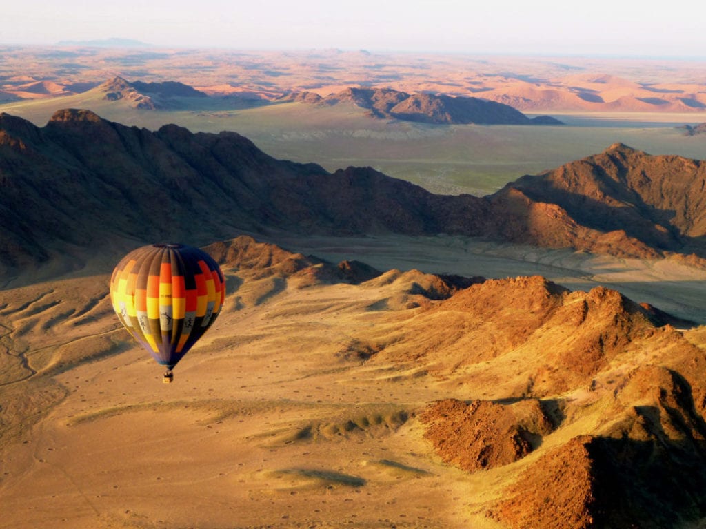 Vol en montgolfière en Namibie et vue sur le désert du Namib