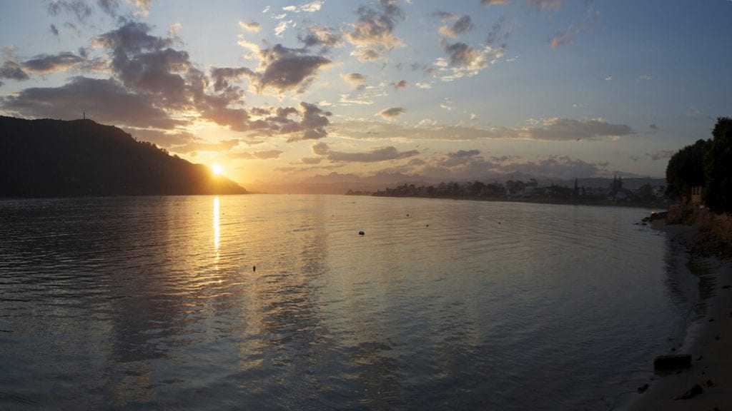 Un coucher de soleil à Knysna, sur la Garden Route.