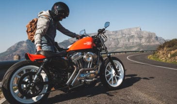 Road-trip moto au Cap et Table Mountain à l'horizon