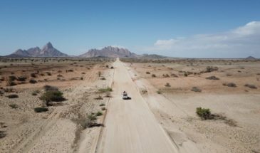 La route pour rejoindre Spitzkoppe en Namibie
