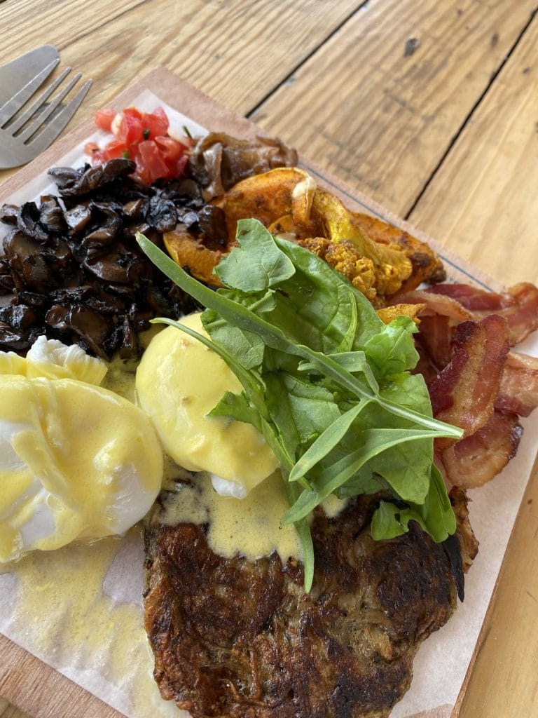 Œufs Bénédicte au brunch du Oranjezicht Market