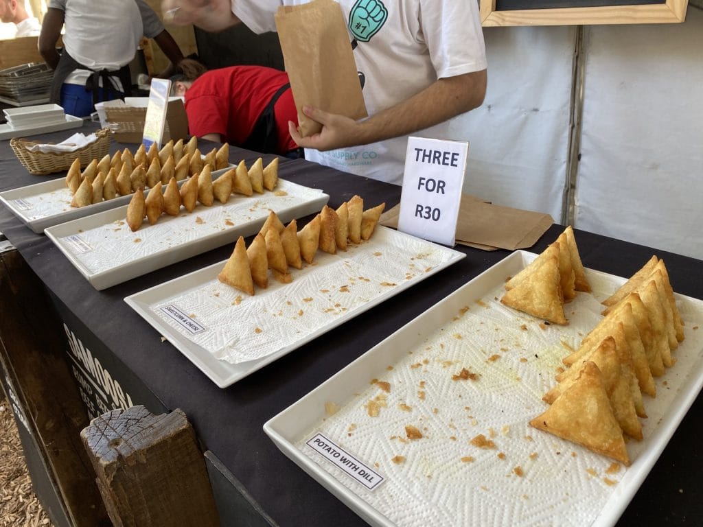 Samoosas végétariens au Oranjezicht Market